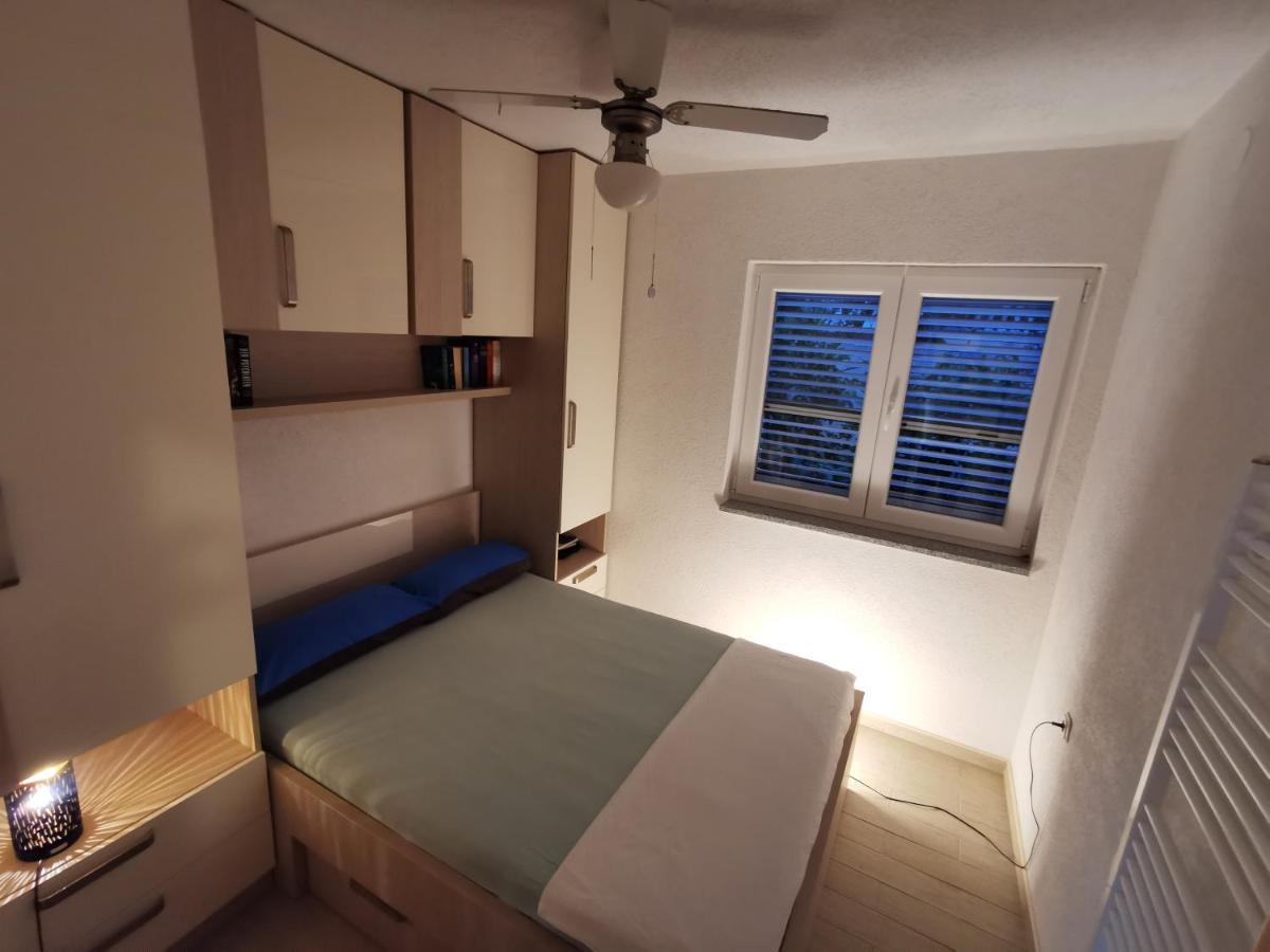 Apartment Mira - Sea View Трогир Экстерьер фото